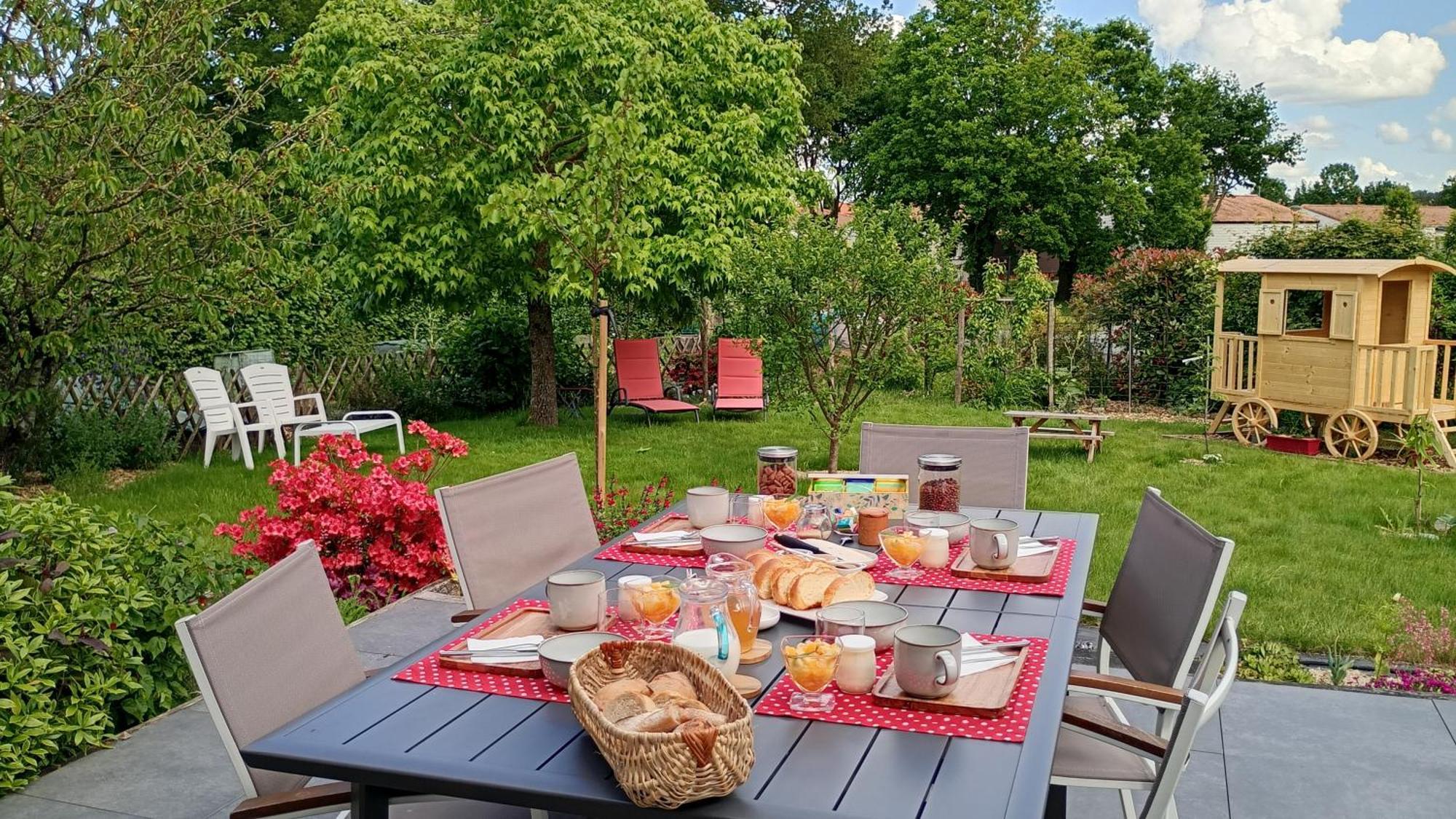 Bed and Breakfast Les Terrasses Saint-Paul-en-Pareds Exterior foto
